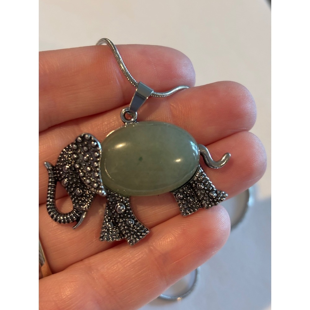 Silver Tone Elephant Pendant Necklace Green Stone Cabochon Snake Chain Boho